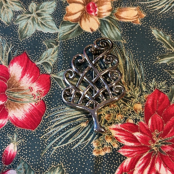 HOLIDAY🎄🎄 VTG DANECRAFT Tree Silver BROOCH - Picture 5 of 6